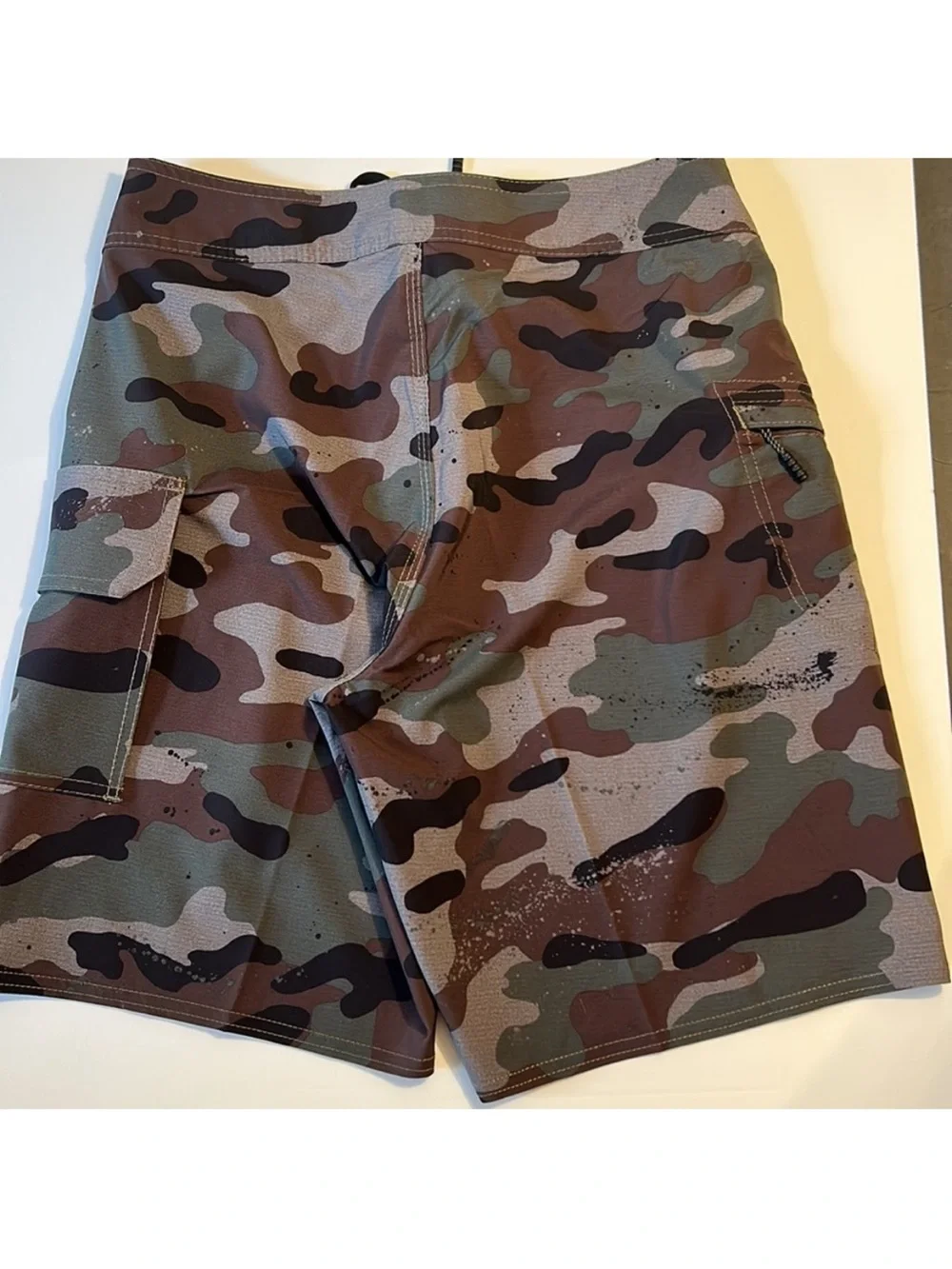 Volcom 28 Board Shorts Camo in Army Green Combo Boardshorts 20” length NWT